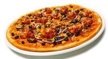 ken's boom boom sauce chicken pizza with onions and black olives