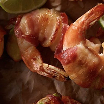 bacon wrapped shrimp with lime slices