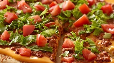 chili pizza with lettuce and tomato